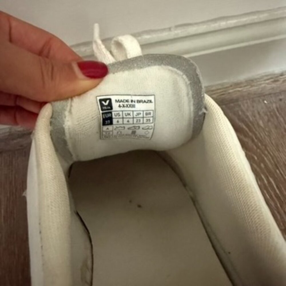 🟡 Veja V-12 Leather Sneaker - Picture 7 of 7